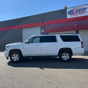 CHEVROLET SUBURBAN LT - 3