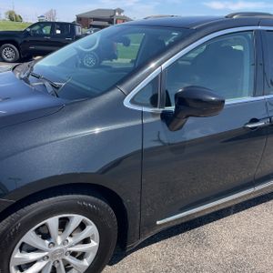 CHRYSLER PACIFICA TOURING-L - 2