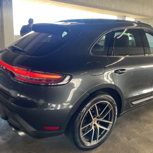 2024 Porsche MACAN photo 9