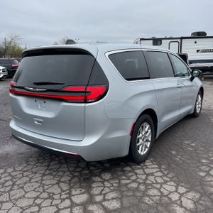 CHRYSLER PACIFICA TOURING L - 8