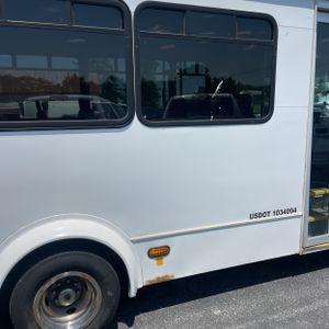 FORD E-350 CUTAWAY - 8