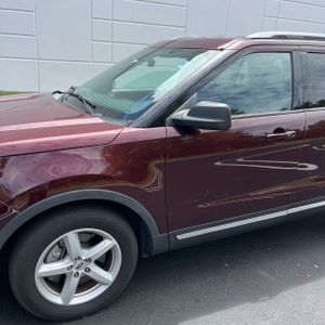 FORD EXPLORER XLT - 2