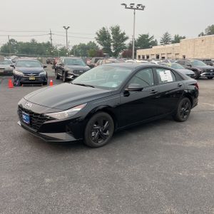 صورة 2 لـ 2023 Hyundai ELANTRA SEL