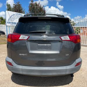 2015 Toyota RAV4 LE — фото 7