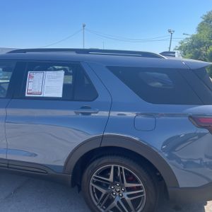 FORD EXPLORER ST - 6