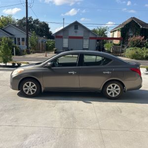 2014 Nissan VERSA SV photo 3