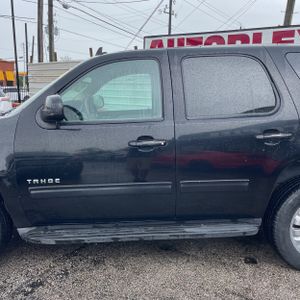 CHEVROLET TAHOE LS - 4