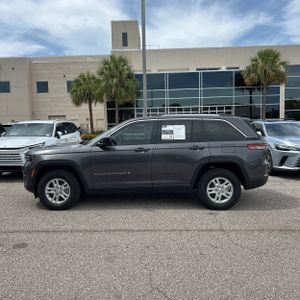 2023 JEEP GRAND CHEROKEE LAREDO 照片 3