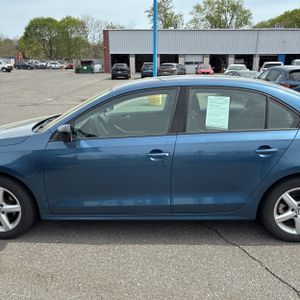 VOLKSWAGEN JETTA 1.4T S - 4