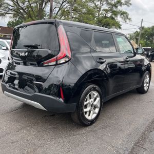 2023 KIA SOUL LX — фото 8