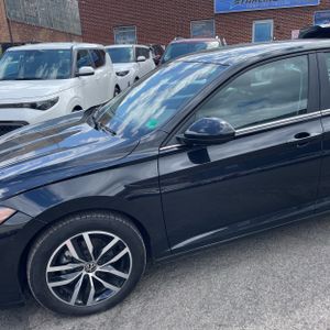 VOLKSWAGEN JETTA SE - 2