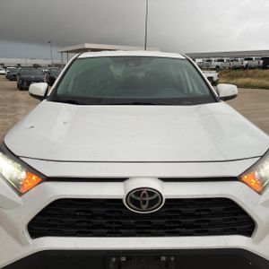 صورة مصغرة 15 لـ 2022 Toyota RAV4 LE