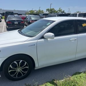 2011 Toyota CAMRY HYBRID BASE photo 2