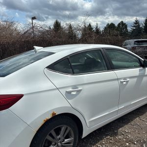 HYUNDAI ELANTRA VALUE EDITION - 9