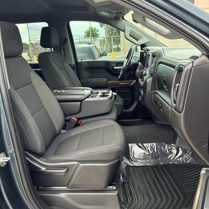 صورة 37 لـ 2020 Chevrolet SILVERADO 1500 RST