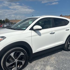 HYUNDAI TUCSON LIMITED - 2