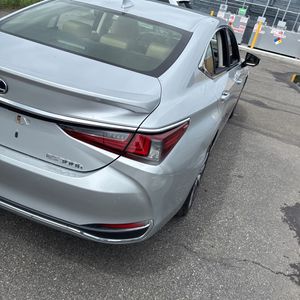 صورة مصغرة 53 لـ 2019 Lexus ES 300H BASE