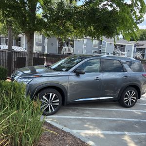 2025 Nissan PATHFINDER PLATINUM — фото 3