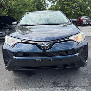 2018 Toyota RAV4 LE — фото 14