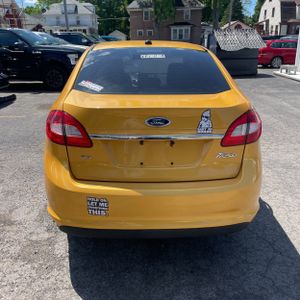 FORD FIESTA SEL - 7