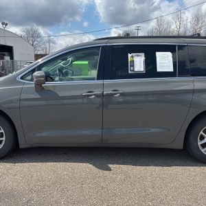 CHRYSLER PACIFICA TOURING L - 4