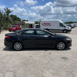 FORD FUSION SE - 10