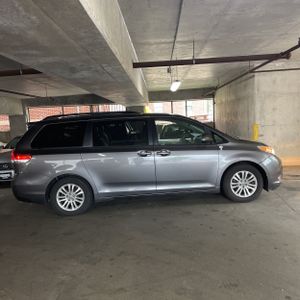 TOYOTA SIENNA - 10