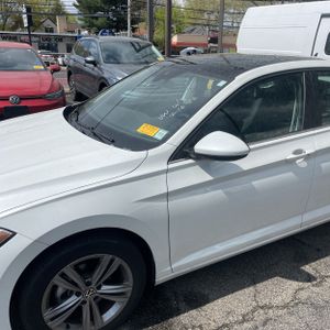 VOLKSWAGEN JETTA SE - 2