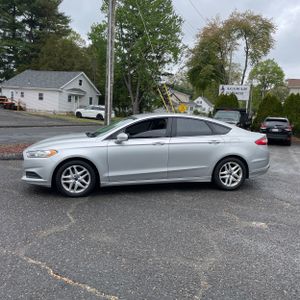 FORD FUSION SE - 3