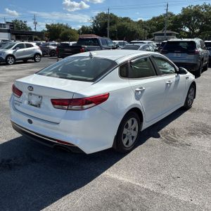 KIA OPTIMA LX - 8