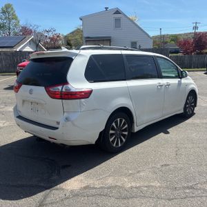 TOYOTA SIENNA - 8