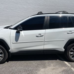 صورة 4 لـ 2024 Toyota RAV4 XLE PREMIUM