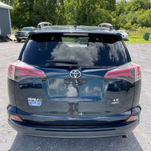 صورة 7 لـ 2017 Toyota RAV4 LE