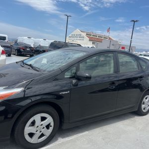 صورة 2 لـ 2011 Toyota PRIUS TWO