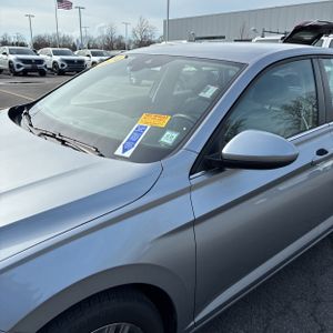 VOLKSWAGEN JETTA SE - 2