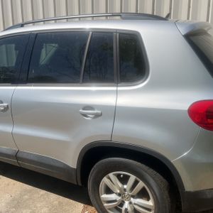 VOLKSWAGEN TIGUAN 2.0T S - 6