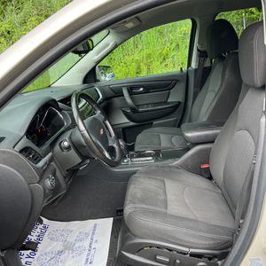 2017 Chevrolet TRAVERSE LT — миниатюра 32