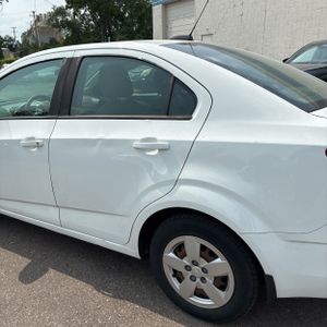 2015 Chevrolet SONIC LS — фото 6