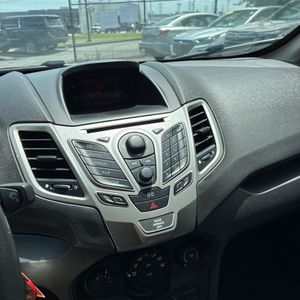 صورة مصغرة 35 لـ 2013 FORD FIESTA SE
