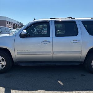 CHEVROLET SUBURBAN LT - 4