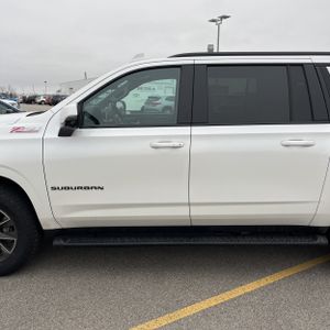 CHEVROLET SUBURBAN Z71 - 4