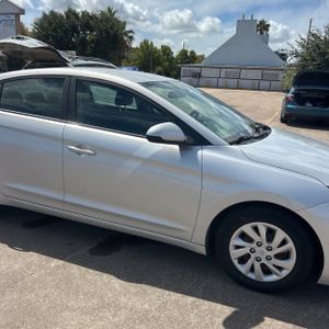 صورة 13 لـ 2019 Hyundai ELANTRA SE