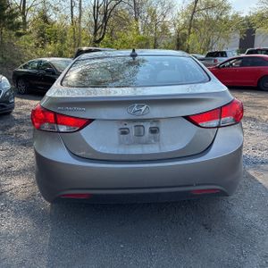 HYUNDAI ELANTRA GLS - 7