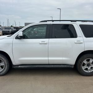 صورة 4 لـ 2013 Toyota SEQUOIA SR5