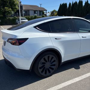 TESLA MODEL Y LONG RANGE - 9