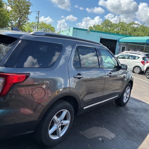 Ford Explorer XLT - 9