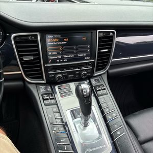 2015 Porsche PANAMERA 4 photo 35