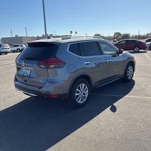 صورة 8 لـ 2017 Nissan ROGUE SV