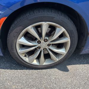 2015 Chrysler 200 S — миниатюра 17