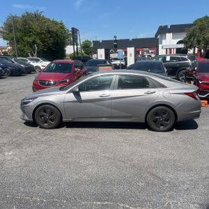 HYUNDAI ELANTRA SEL - 3